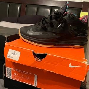 Size 6Y Nike Max LeBron 11 Low Gum 2014